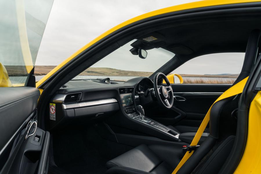  Porsche 911 Carrera 4S Coupe 2016 года  (UK) (фото 3 из 27)